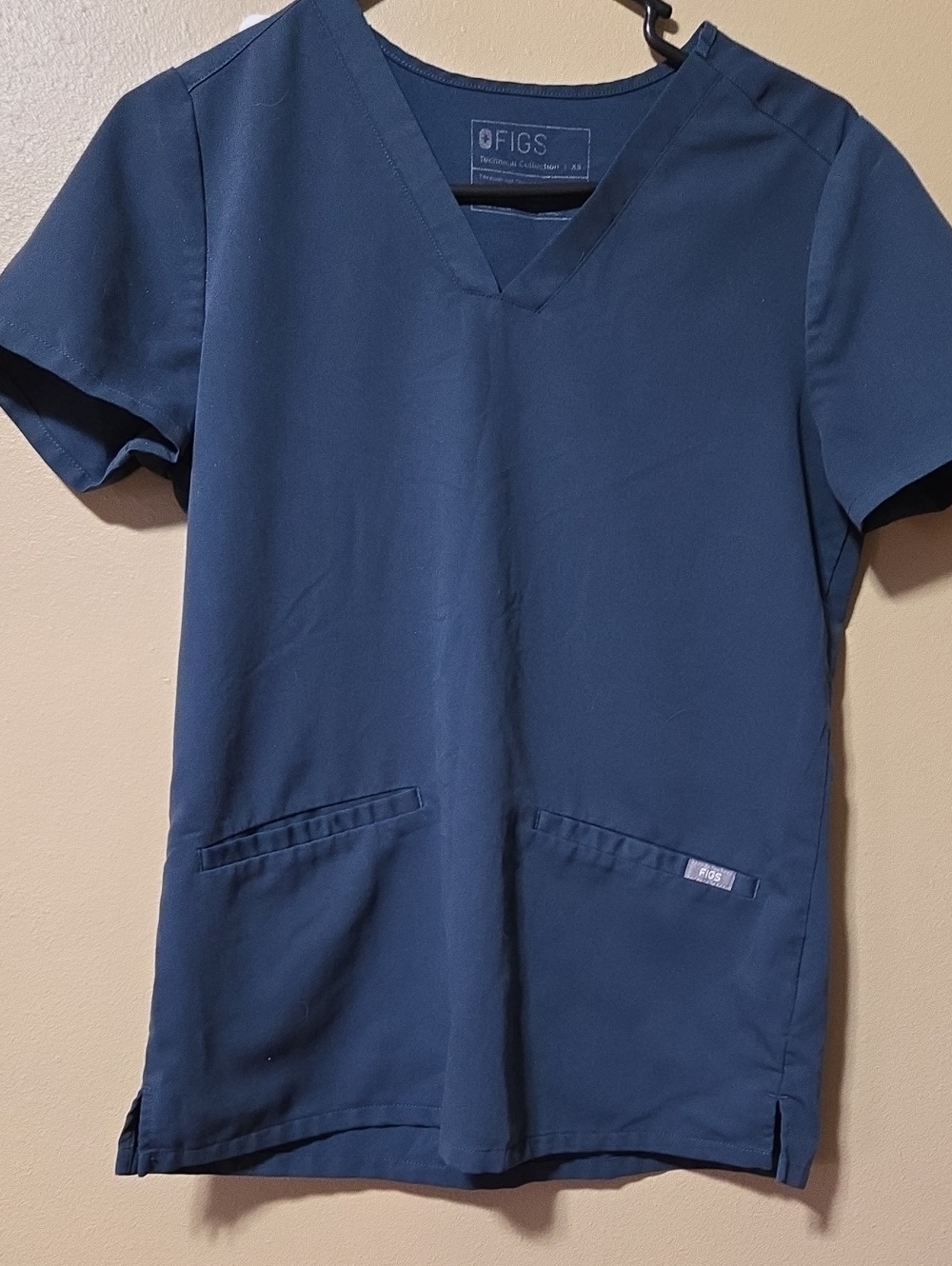 Figs Women's V-Neck Scrub Top